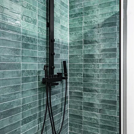 Apartment Qult - Emerald Rhapsody *