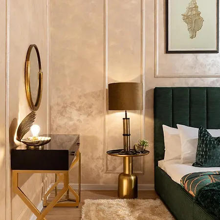 Qult - Emerald Rhapsody * 布加勒斯特