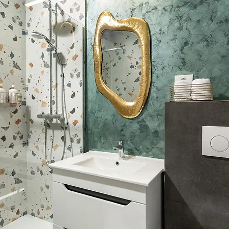 Qult - Emerald Rhapsody Bukarest