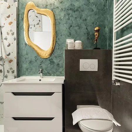 Apartament Qult - Emerald Rhapsody