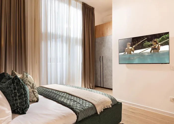 Qult - Emerald Rhapsody *