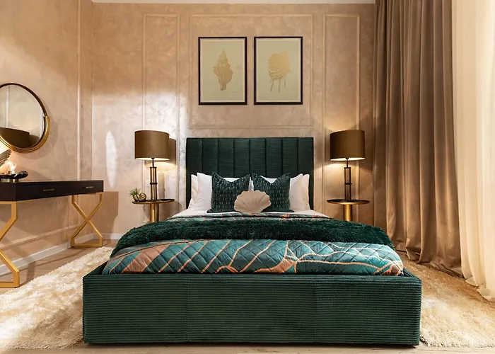 Apartman Qult - Emerald Rhapsody